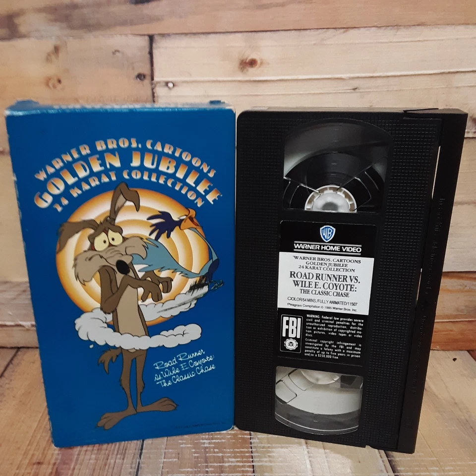 Road Runner vs Wile E. Coyote VHS Used Warner Bros Cartoons Classic Foto 1 de 4