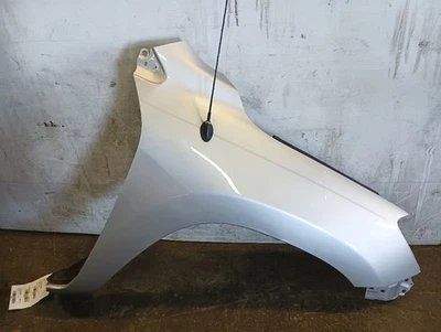 Passenger Right Front Fender from 2007 Toyota RAV4 [1F7 CLASSIC SILVER] 12066299 - Imagem 1 de 4