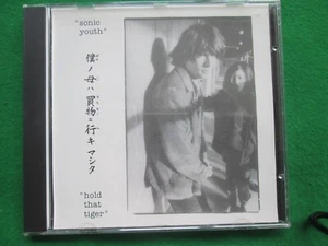 SONIC YOUTH - HOLD THAT TIGER - RECORDED 1987 CHICAGO - GOOFIN' RECORDS - CD - Foto 1 di 2