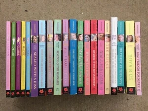 The Clique Series and Summer Collection set by Lisi Harrison complete lot 20 - Picture 1 of 3
