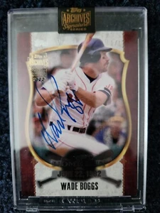 2022 TOPPS ARCHIVES SIGNATURES WADE BOGGS AUTOGRAPH "2015 TOPPS FIRST HR" 1 of 1 - Picture 1 of 2