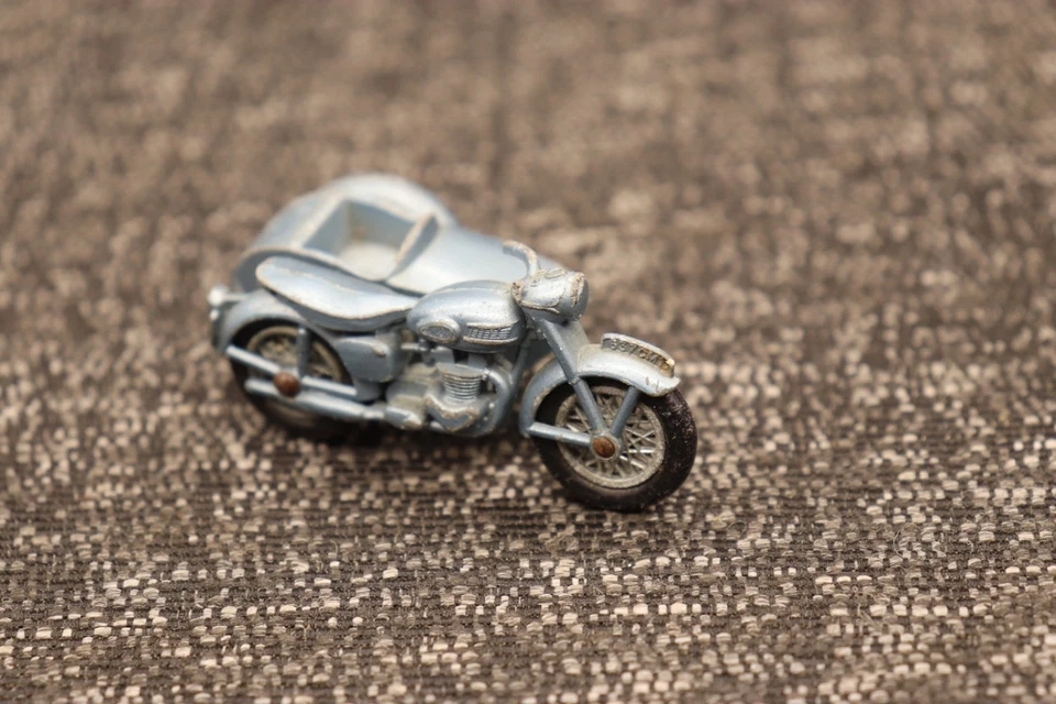 Matchbox Lesney No 4 Triumph T110 Motorcycle with Sidecar Made In England - Image 1 of 4