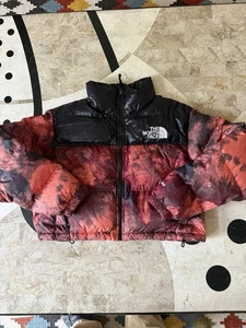 EUC THE NORTH FACE RETRO NUPTSE 700 DOWN PUFFER CROPPED JACKET TIE DYE PRINT  M - Picture 1 of 9