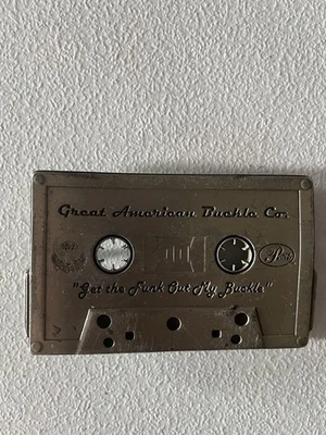 De colección Y2K Great American Buckle Co. Hebilla de cinturón de cinta de casete diseño retro Foto 1 de 4