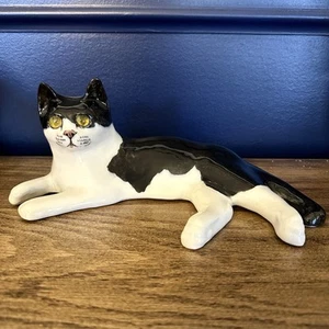 Winstanley Laying Tuxedo Cat SIZE 4 Signed Black And White Kitty Glass Eyes 11” - Picture 1 of 7
