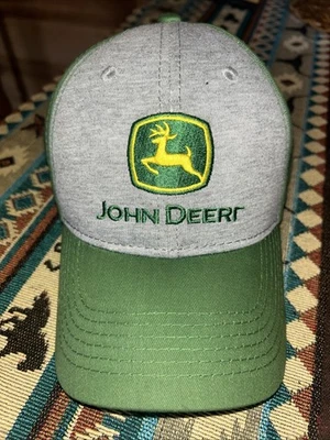 Gorra de béisbol “rara” John verde gris con logotipo de ciervo camioneros E está escrita incorrectamente Foto 1 de 4