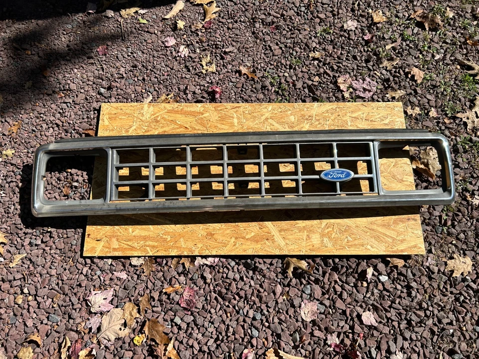 Ford Ranger Bronco II 1983-1988 - Parrilla delantera cromada XLT completa OEM Foto 1 de 4