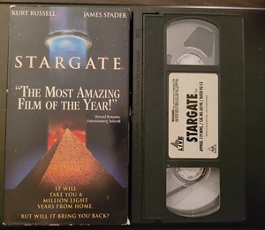 1995 Live Entertainment VHS: Stargate (Kurt Russell, James Spader) - Picture 1 of 5
