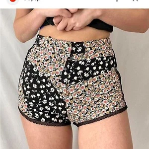 Topshop patchwork Floral & lace short Shorts Size 10 - Picture 1 of 5