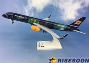 Modelo de avión de plástico ABS de 32 cm 1:150 Risesoon Icelandair BOEING 757-200 - Imagen 1 de 3