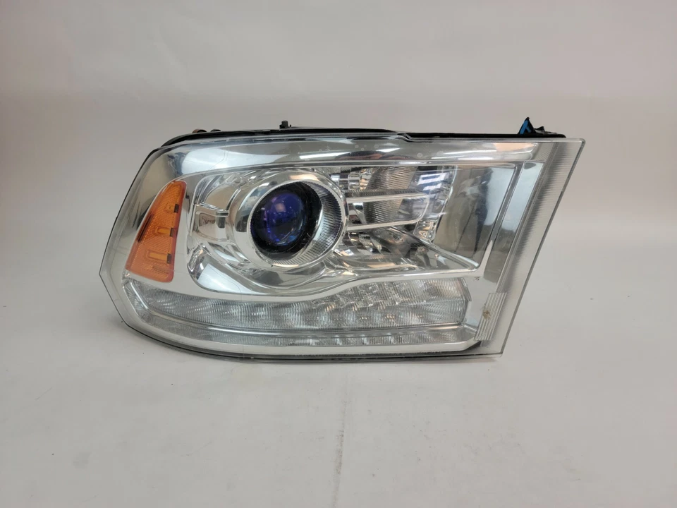 2013 2014 2015 2016 2017 2018 2019 DODEGE RAM 1500 RIGHT/PASSENGER HEADLIGHT - Изображение 1 из 4