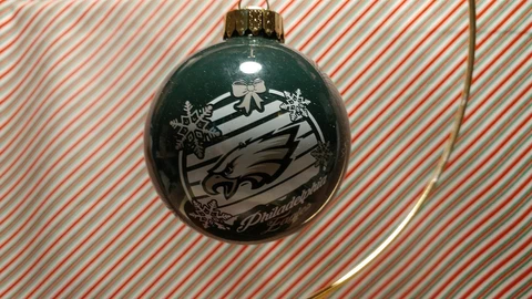 "PHILADELPHIA EAGLES" GLASS BALL ORNAMENT BY FOREVER COLLECTIBLES -- NEW IN BOX Cover