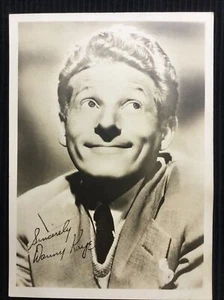 Foto facsímil de prensa de Danny Kaye firma mediados de la década de 1940 - Imagen 1 de 3