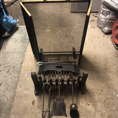 3 panel folding For fire place. - Image 1 of 2