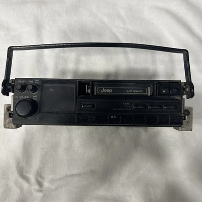 Radio casete estéreo AM/FM Jeep Cherokee 56002467 de colección - MALO solo para piezas Foto 1 de 4