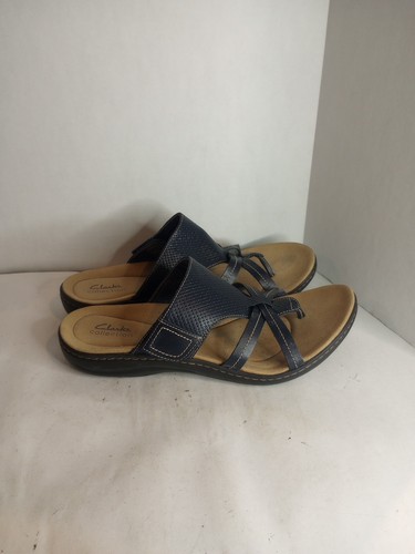 Sandalo donna Clarks taglia 11 N bordo Laurieann blu navy pelle tanga regolabile