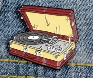 Record Player enamel pin - classic retro album brooch lapel - FREE SHIPPING - Picture 1 of 1