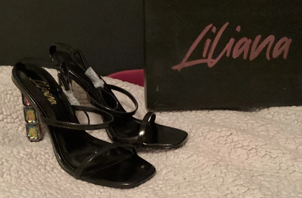 Tacones de tiras con joyas negras Liliana Talla 8 1/2 Foto 1 de 4