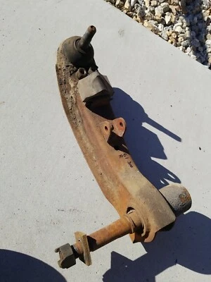 Chrysler 300 New Yorker 1960 1961 lado del pasajero derecho brazo de control inferior Mopar  Foto 1 de 4