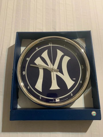 New York Yankees MLB Round 12" Chrome Clock Wincraft Brand New Cover