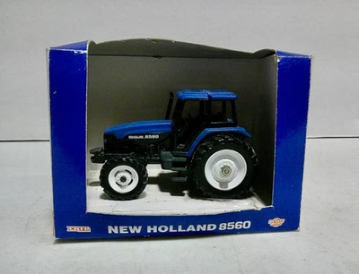 1/43 Ertl New Holland 8560 tractor with the box. - Image 1 of 4