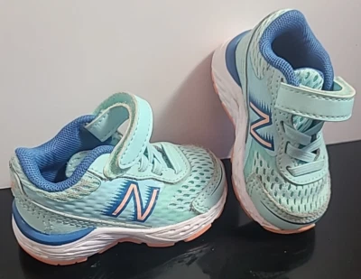 New Balance Zapatos de Bebé Talla 2 Infantil Niño Tenis GRAN REGALO BEBÉ AZUL AGUA Foto 1 de 4