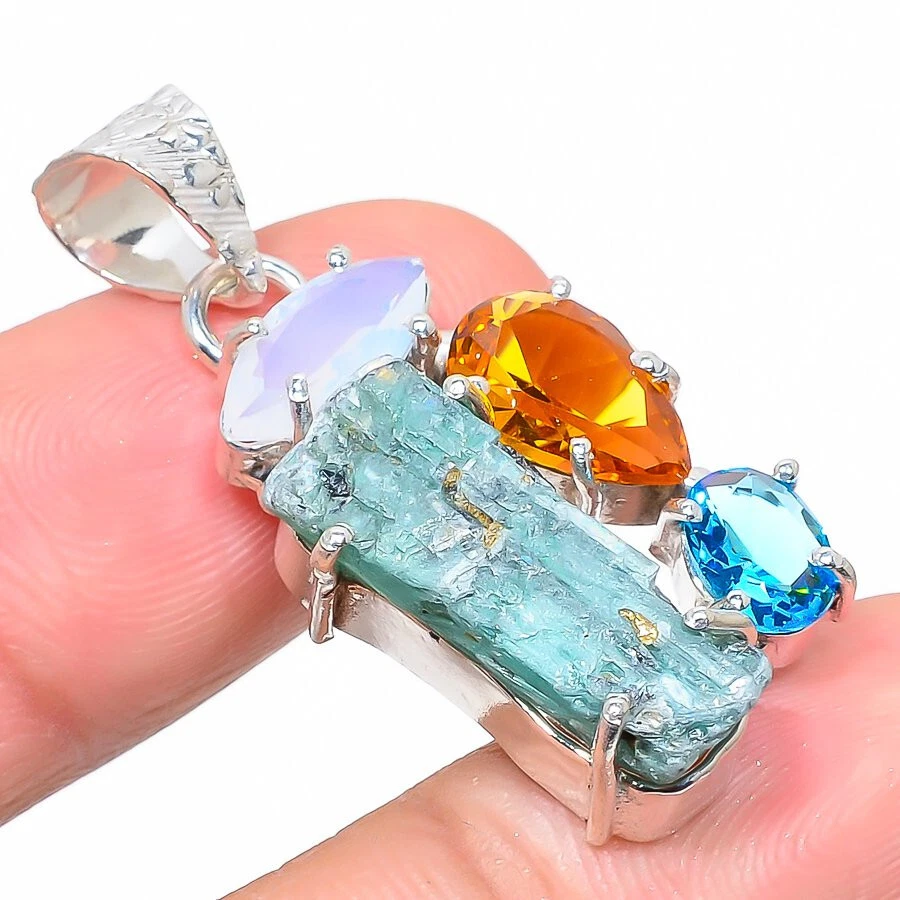 Colgante hecho a mano de cuarzo enchapado en plata con topacio azul citrino apatita verde crudo 2" Foto 1 de 1