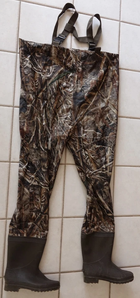 Game Winner camouflage realtree PVC backing Boot-foot Wader,Men's size 9 - Image 1 of 3