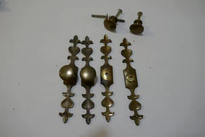 4 Antique Brass Finish Round Furniture knobs w backing plate - Picture 1 of 5