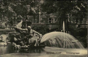 DÜSSELDORF am Rhein alte Postkarte 1910 Tritonengruppe, Denkmal, Wasserspiele - Picture 1 of 2