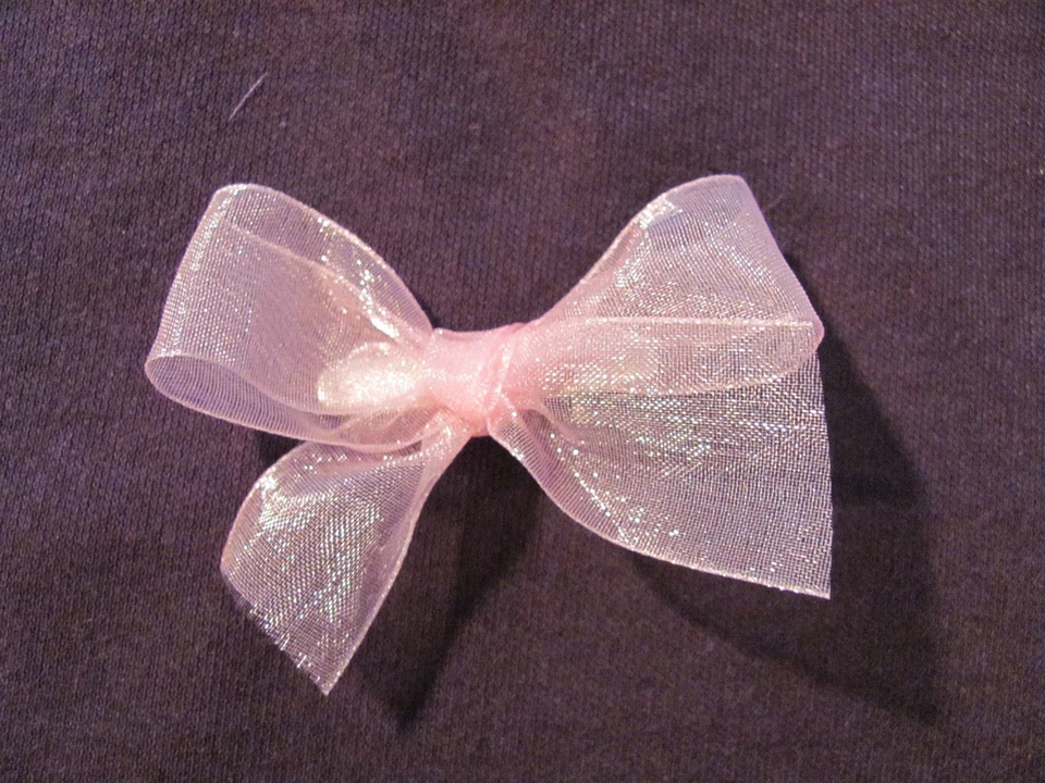 Светло-розовая лента из органзы для волос собак щенков домашних животных бант на зажиме аллигатора - Изображение 1 из 1