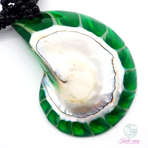 Collar colgante hecho a mano con concha de Nautilus de perlas blancas en medio corte. - Imagen 1 de 10