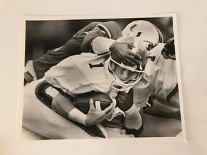 8x10 B&W Glossy Press Photo 1990 University of Miami Football Action Shot - Picture 1 of 1