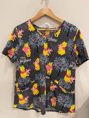 Camisa Médica Estampada Disney Para Mujer Winnie Pooh Tigger Eeyore Piglet Talla L Foto 1 de 3