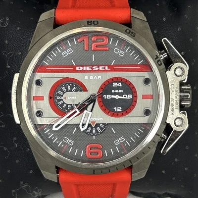 Nuevo con etiqueta Diesel DZ4388 Ironside acero inoxidable para hombre con banda de silicona roja Foto 1 de 4