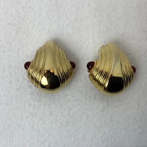 Vintage Paolo Gucci Statement Mollusk Gold Plate Red Glass Clip On Earrings - Picture 1 of 6