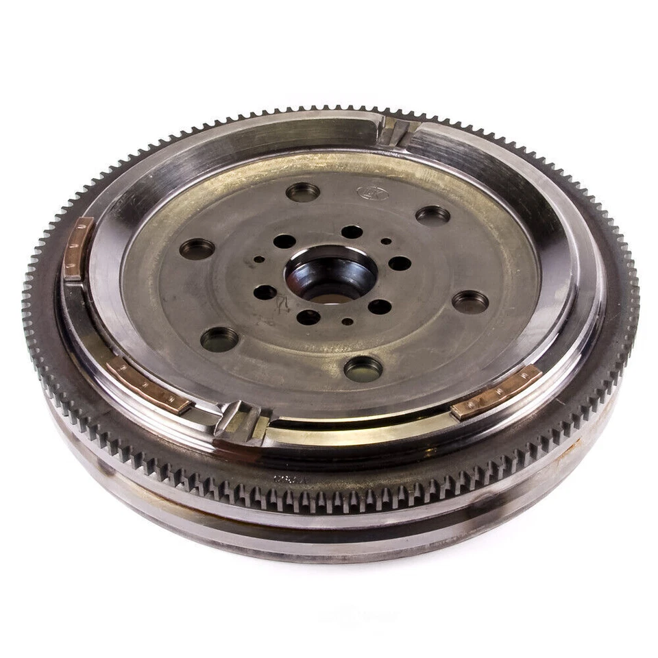 Fly Wheel For 2001-2005 Audi A4 Quattro 1.8L 4 Cyl 135 Teeth Bolt Hole Patte Foto 1 de 1