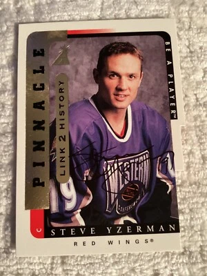 1996-97 Pinnacle Be A Player Link 2 History Auto Steve Yzerman #LTH-9B Auto HOF - Image 1 of 2