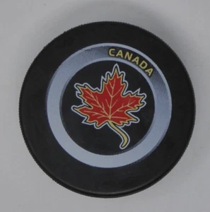 Canada Red Maple Leaf Hocky Puck In Glas Co - Picture 1 of 5