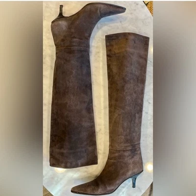 Gucci Suede Knee Boots, kitten heel, pointed toe, chocolate brown, sz7, EUC - Image 1 of 4