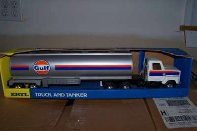 - Ertl Pressed Steel Semi Tanker Truck, Gulf Gasoline, White Cab 21" - Image 1 of 2