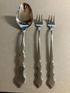 Oneida Valerie Distinction Deluxe HH 2 - Meeresfrüchte Gabeln, 1 - ovaler Suppenlöffel - Bild 1 von 4