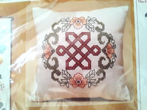 Creative Circle Vtg Cross Stitch Kit Celtic Endless Knot Pillow w Flowers Wool Y - Picture 1 of 8