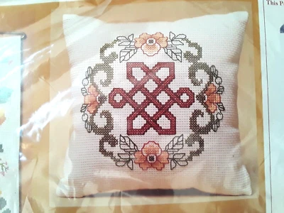 Creative Circle Vtg Cross Stitch Kit Celtic Endless Knot Pillow w Flowers Wool Y - Image 1 of 4