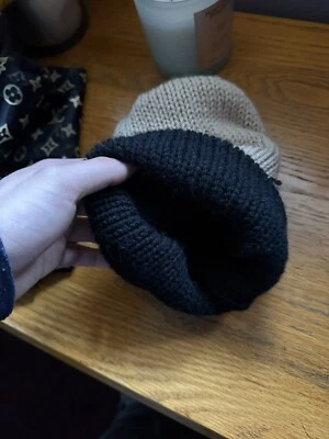 Gorro reversible tejido a mano 2 tonos  Foto 1 de 4