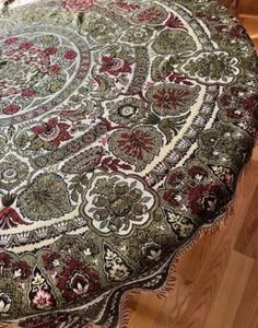 Table cloth lightly used brought from Germany, great condition 52 x 58 - Picture 1 of 8