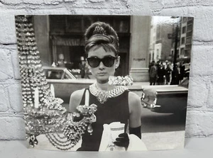 Frühstück bei Tiffanys Audrey Hepburn Parade Postkarte Fotodruck Karte - Bild 1 von 9