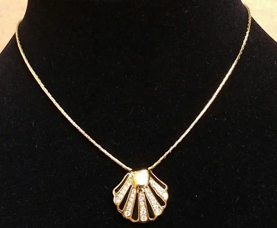 Precioso collar vintage Christian Dior estrás esmalte negro tono dorado concha Foto 1 de 4