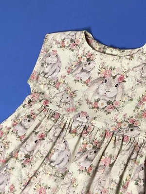 Tela 100 % algodón hecha a mano de Susan Winget’s Hello Spring Bunny para niña Foto 1 de 4