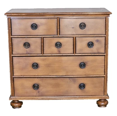 Cajonera de pino nudoso carreteras de fresado de muebles de panadero destacados ebonizados Foto 1 de 4